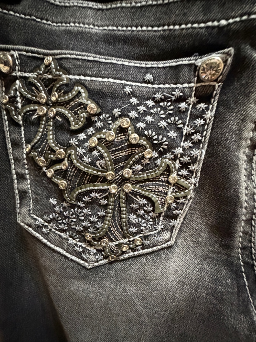 Fire & Rain Slim Mid-Rise Charcoal Bootcut Jeans - Picture 6 of 9